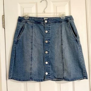3/$20❄️Denim Skirt Button Down Size 14